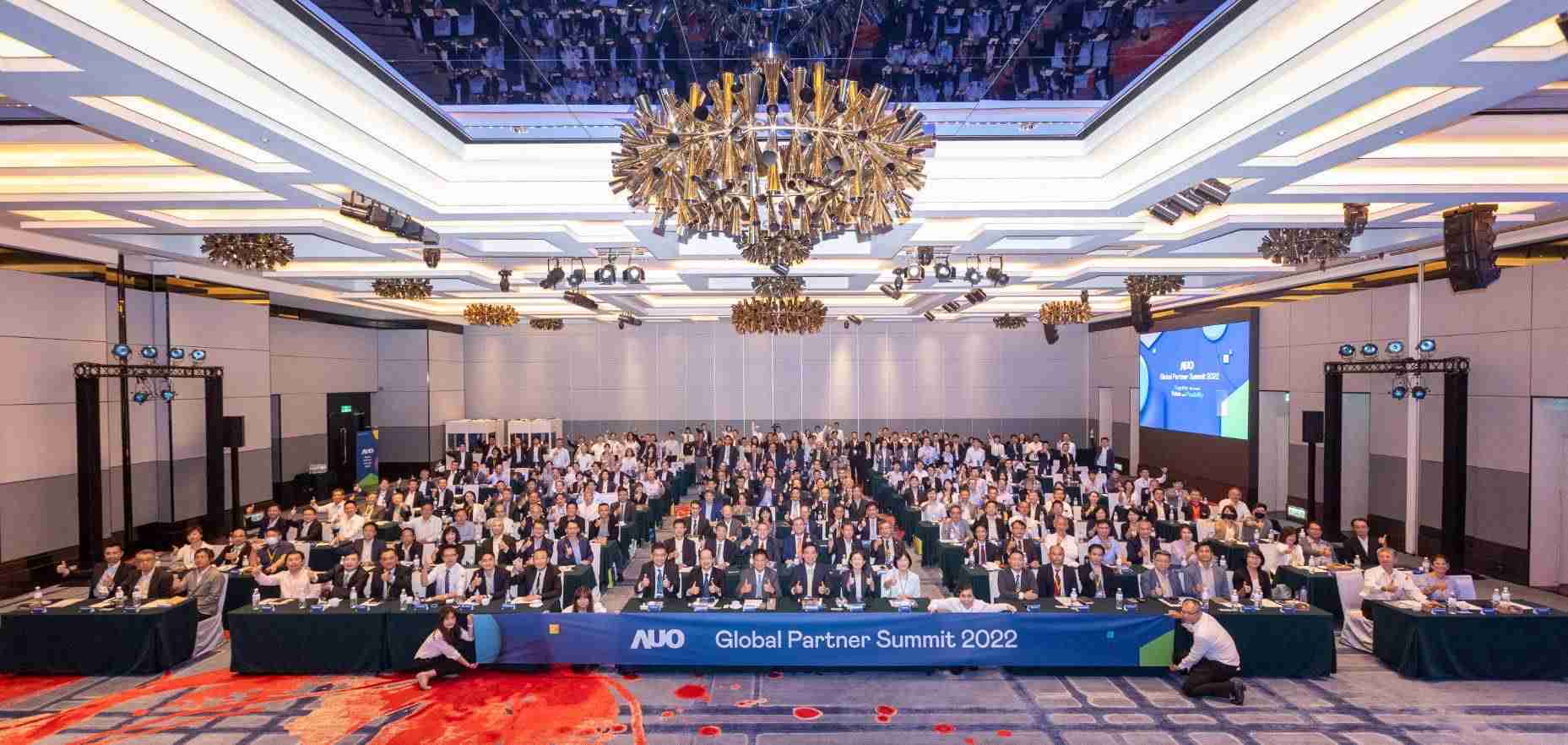 友達推動「安心、、、、創新、、、、用心、、同心、、、、盡心」五星職旅，，為菲籍員工打造全方位照護，，，，首度贏得「人權實踐與發展領袖獎」殊榮