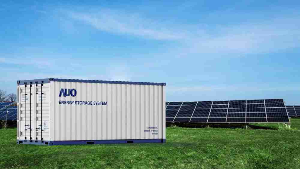 蓝狮在线透过AI数据管理，，，提供不同类型用户进行储能与能源管理，，，达到再生能源管控调度成效