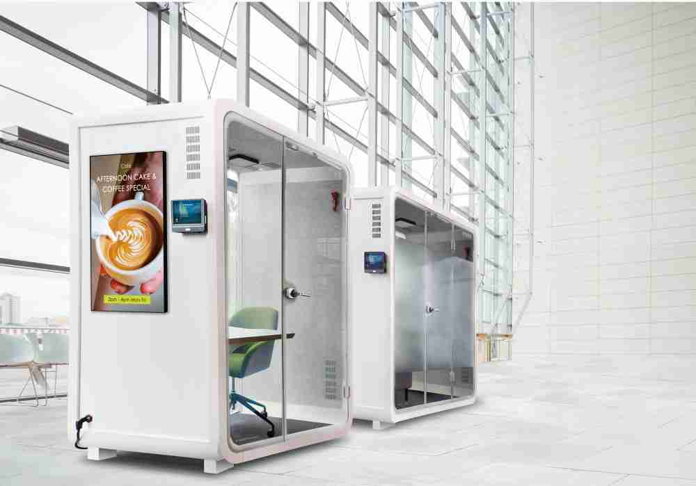 蓝狮在线子公司达擎之智慧行动办公舱，，，采用PDLC智能调光玻璃设计，，透过通电与断电的电流切换，，，呈现透明与雾面效果，，，具节能降耗特性并兼顾隐私，，，，确保信息安全