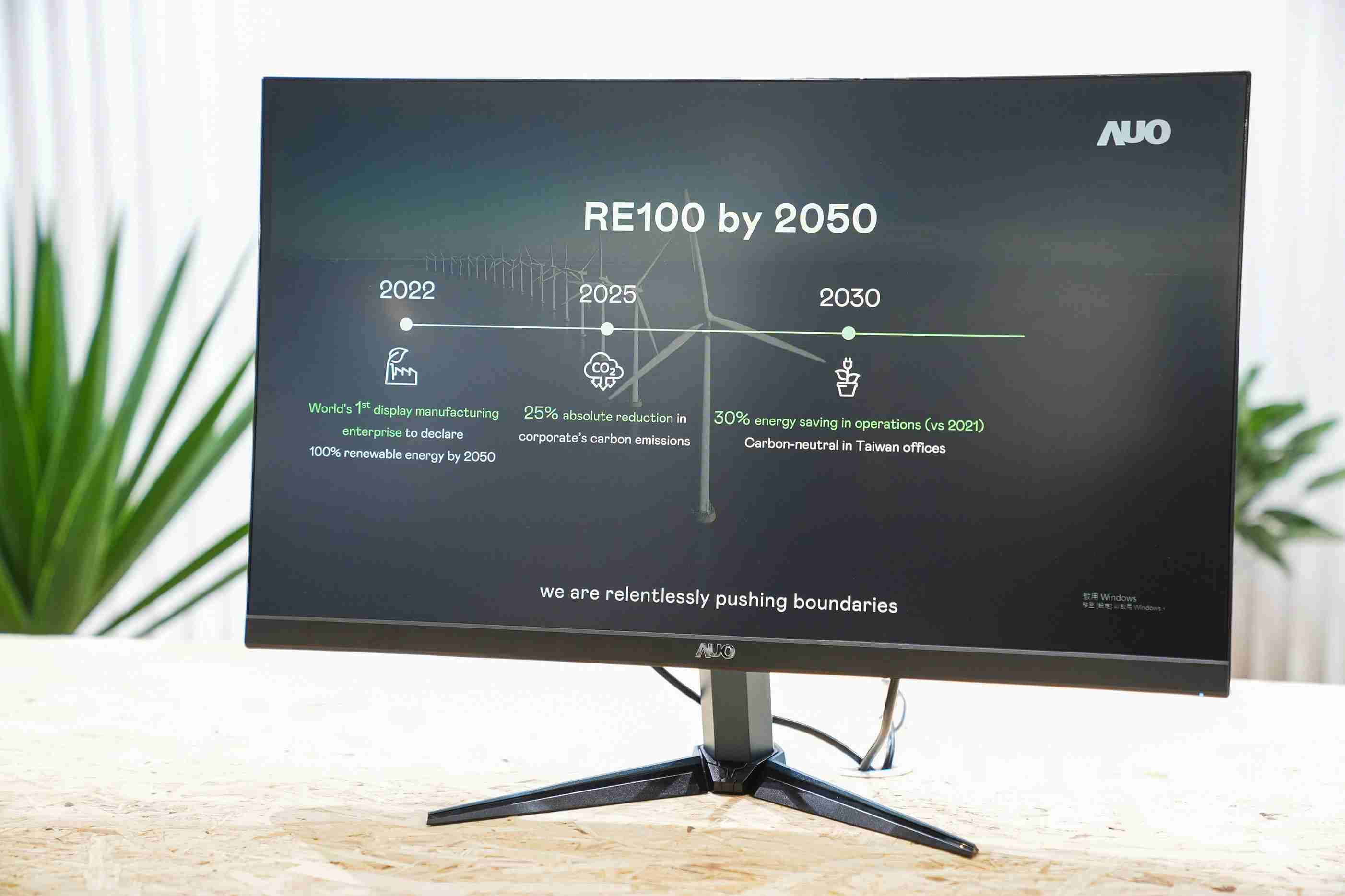 蓝狮在线关注产品生命周期各阶段的永续性，，携手客户、、、、供货商实践永续原物料，，，，积极将再生原物料导入绿色产品，，，，在DJSI永续原物料项目获得同产业最高分